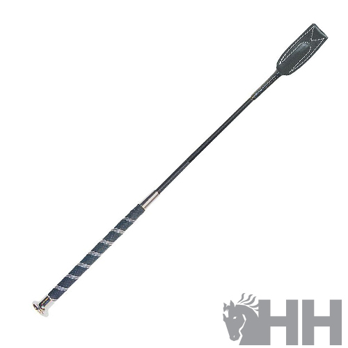 Chibata preta de couro com pega cinza e prata e detalhe metálico