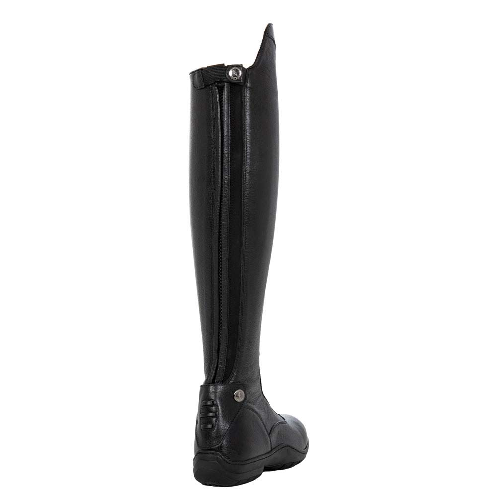 Bota preta alta em couro com fecho e detalhes de costura