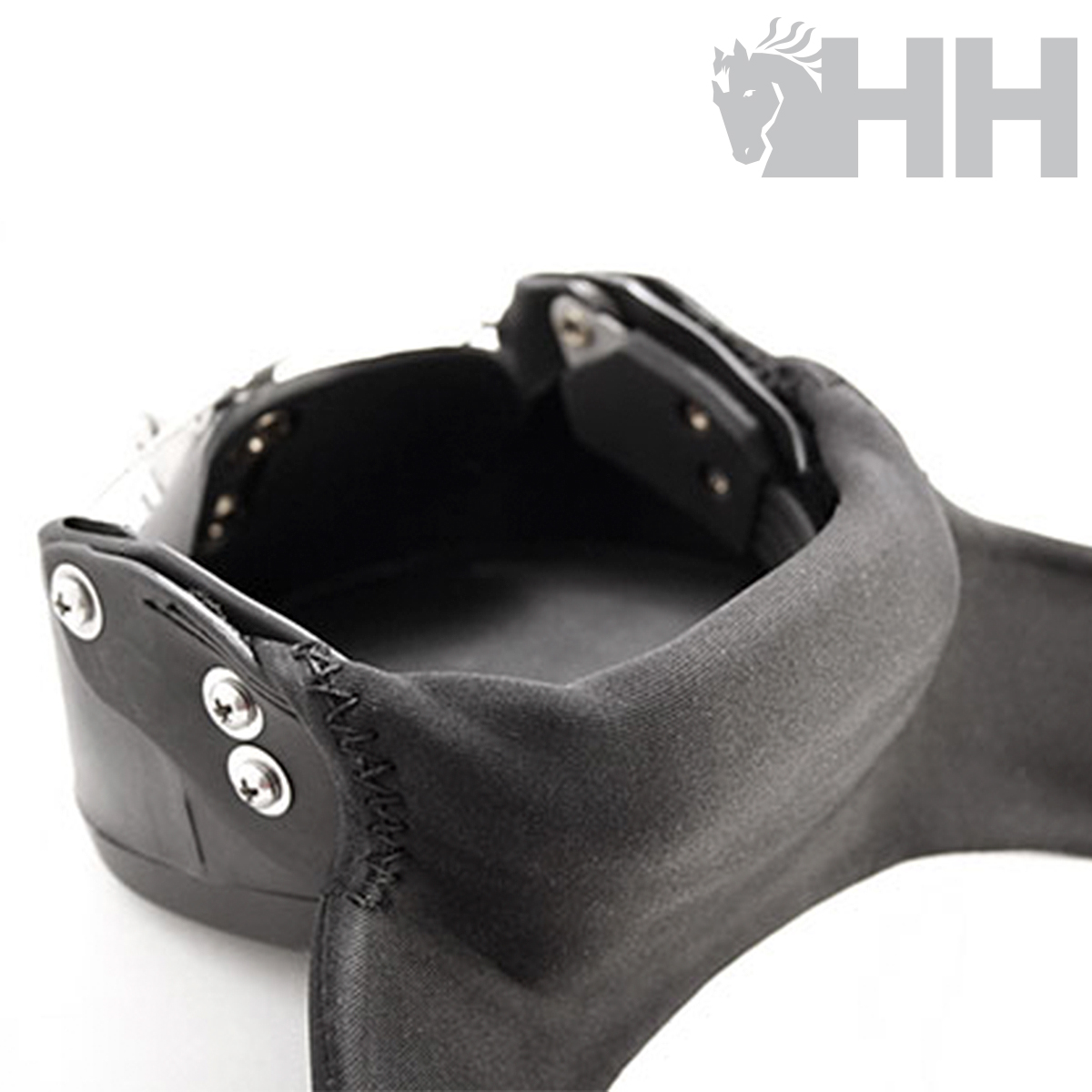 Protector de goma preto com parafusos metálicos e costuras reforçadas