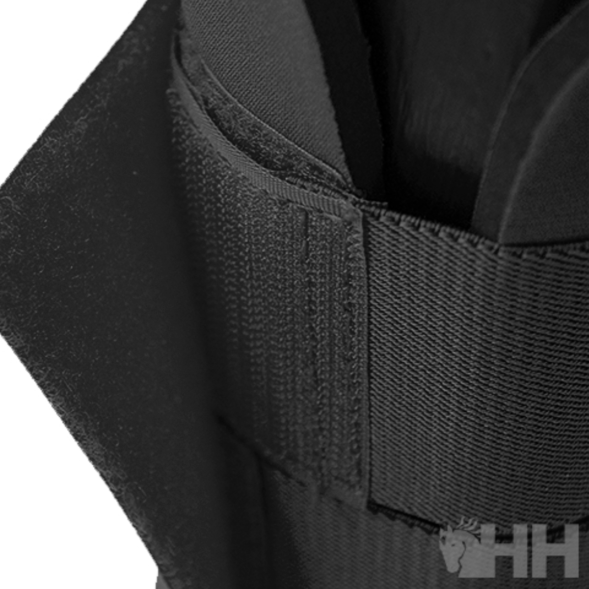 Parte de colete tático preto com velcro e costura reforçada