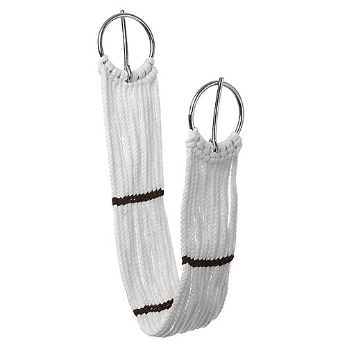 Cinto branco trançado com argolas metálicas e riscas castanhas.