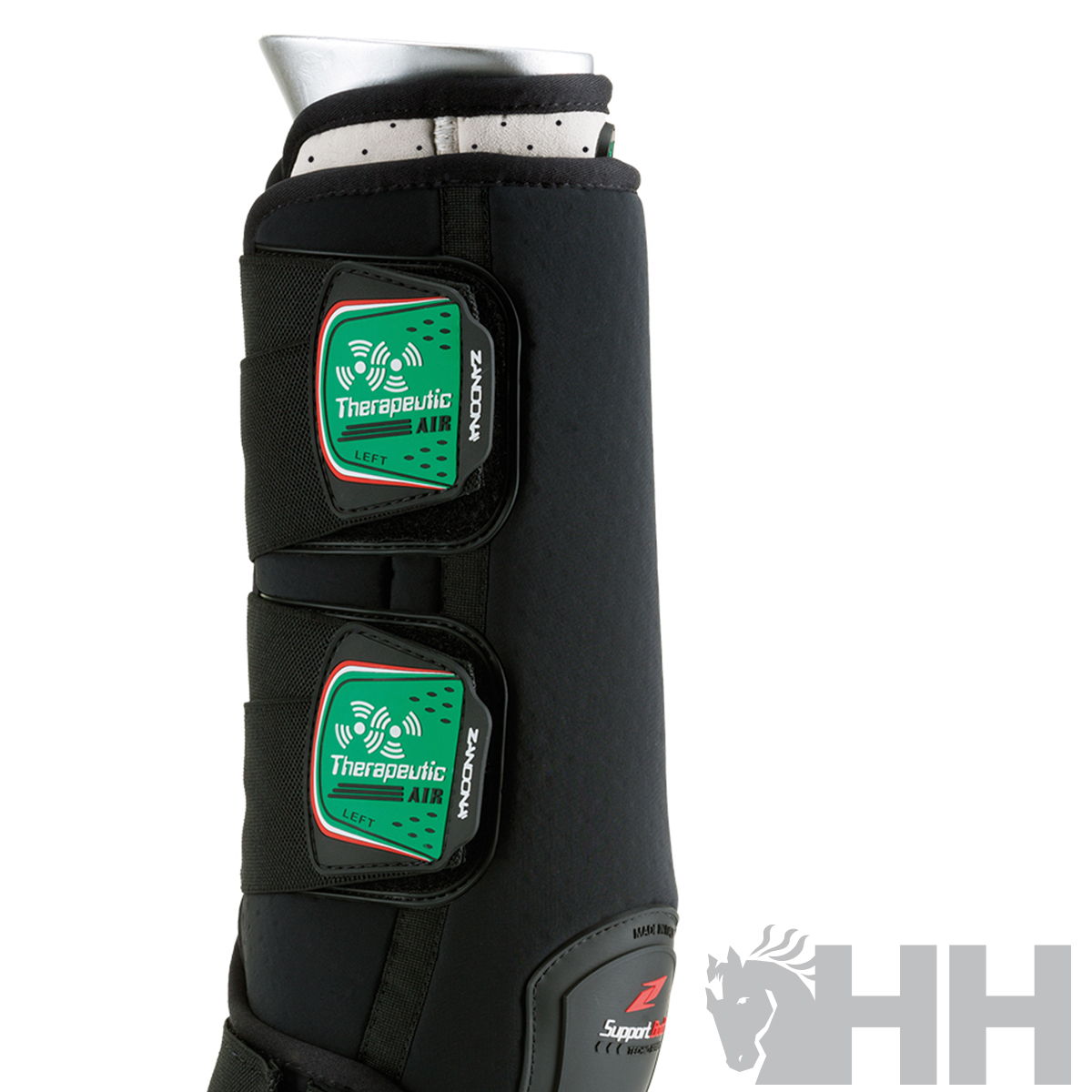 Botas terapêuticas negras para cavalos com etiquetas verdes e velcro de ajuste