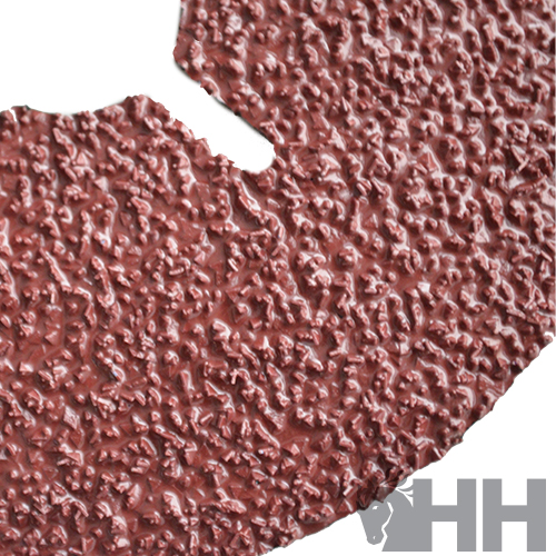 Textura granulada castanha avermelhada com recorte irregular e fundo branco