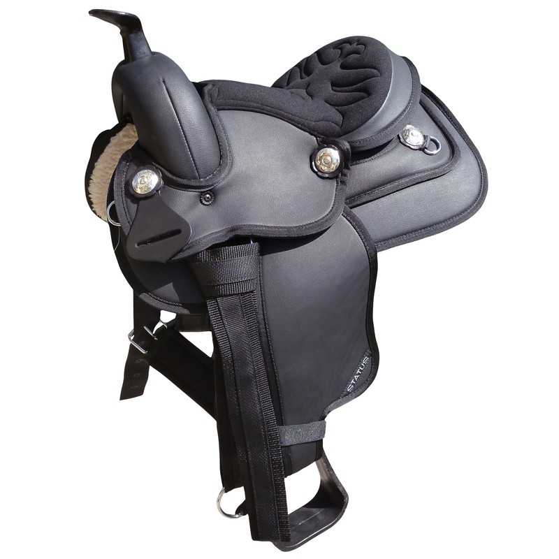 sela preta para equitação com detalhes em metal e almofadado