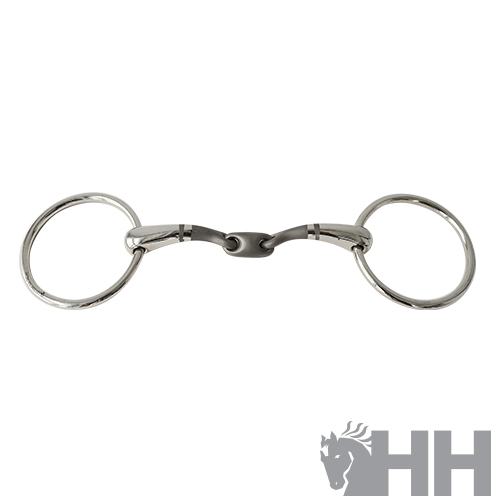 Freio simples de metal com argolas circulares e elo central, fundo branco