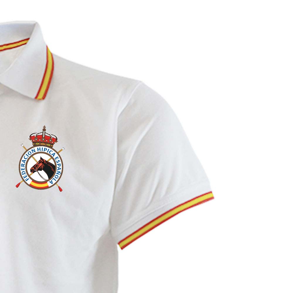 Polo branco com gola e mangas com riscas vermelhas e amarelas e bordado ao peito