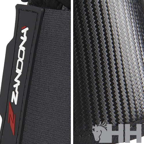 Detalhe de etiqueta ZANDONA e textura de fibra de carbono com logo HH