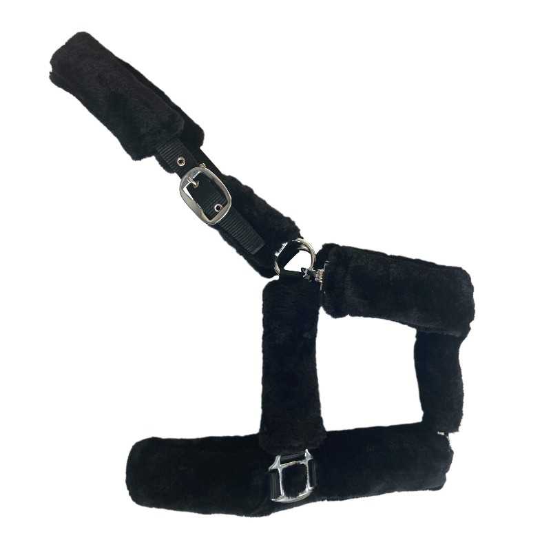 Cabresto felpudo preto com fivelas metálicas prateadas