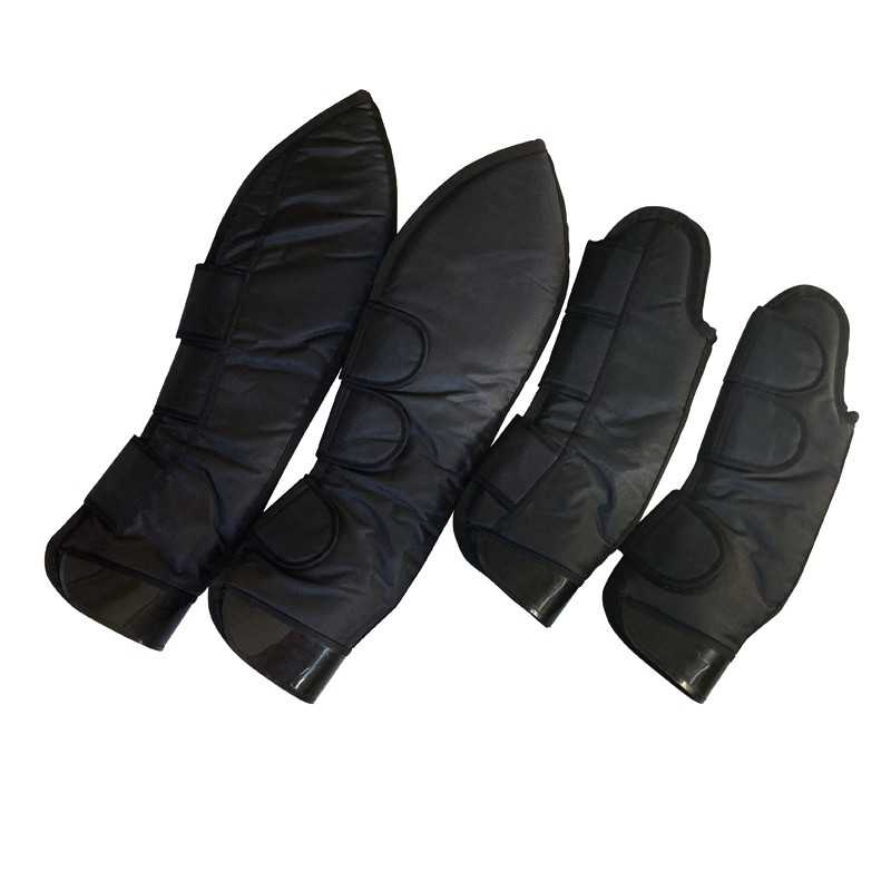 Proteções pretas para cavalo em tecido acolchoado com velcro