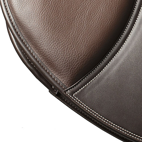 Assento de couro sintético castanho e cinza com costura clara