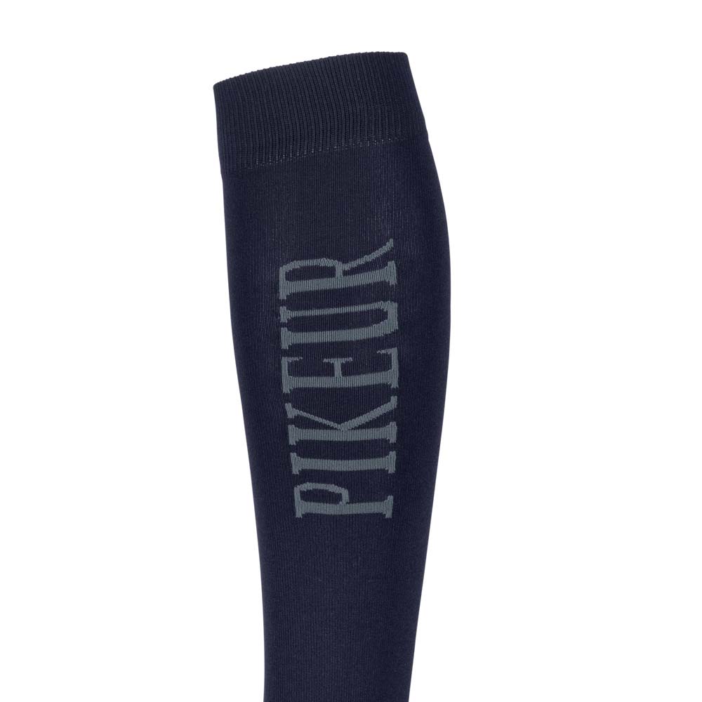 Meia desportiva azul escuro com texto PIKEUR cinzento vertical