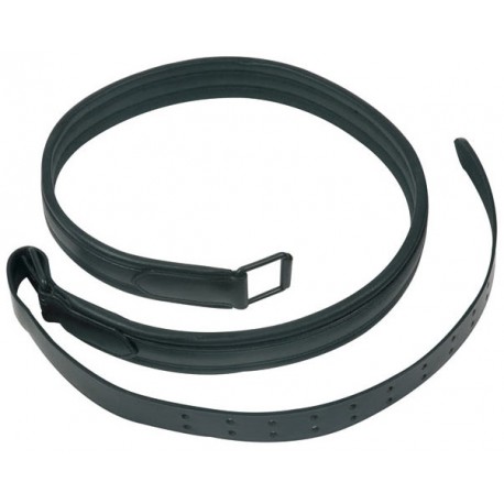 Cinto preto sintético com fivela metálica enrolado