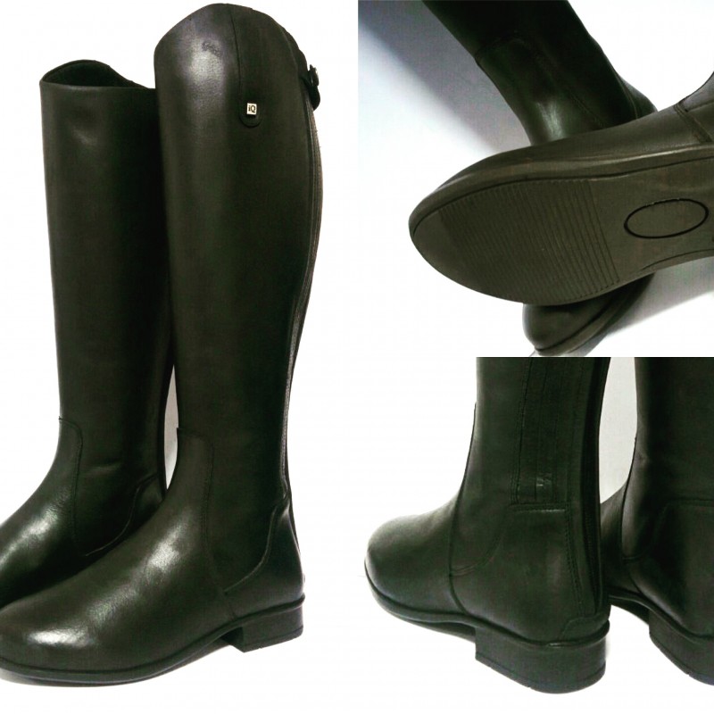 Botas altas pretas em pele para senhora com detalhe metálico e sola preta.