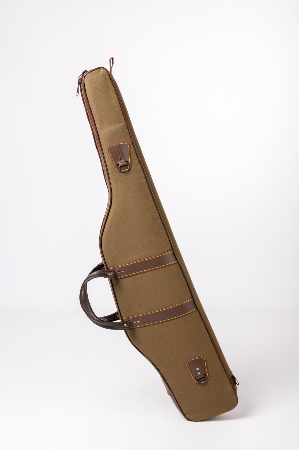 Estojo rígido para instrumento musical castanho com detalhes em couro