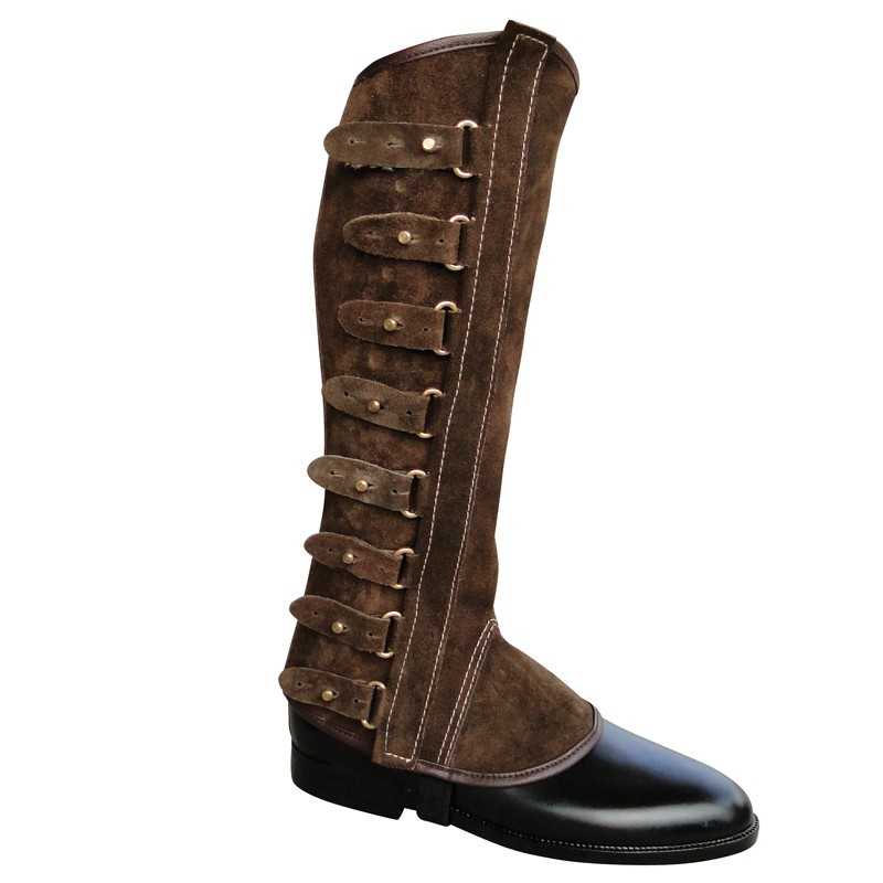 Bota alta em camurça castanha com fivelas e sola preta