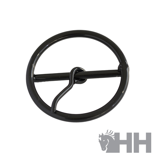 Fivela circular preta em metal com pino central e logo HH cinza no canto