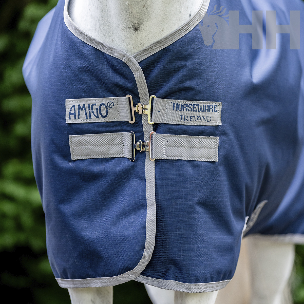 Cobertor azul para cavalo com fechos e texto Amigo Horseware Ireland