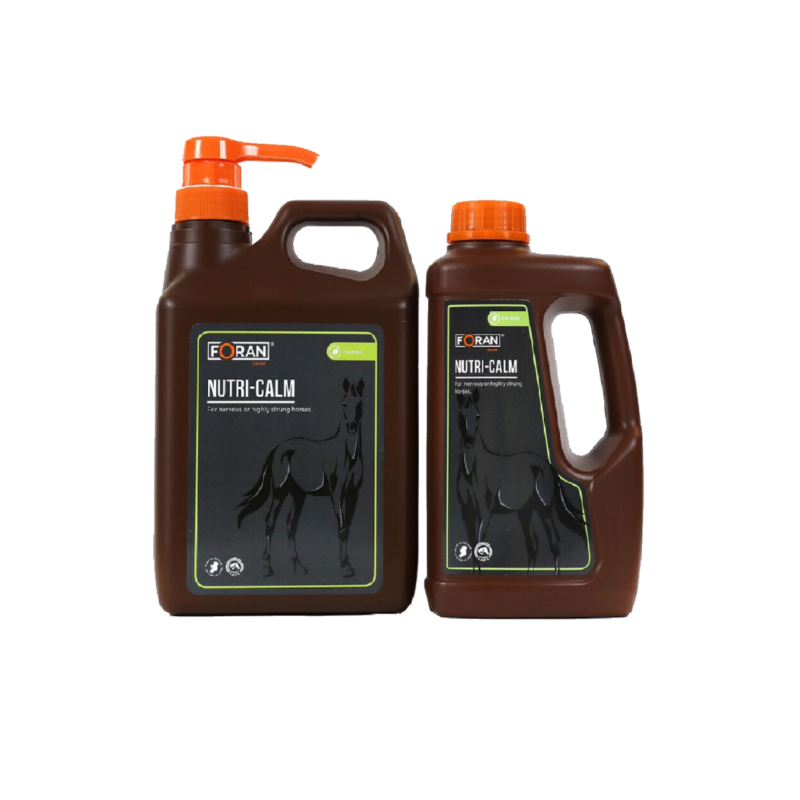 Recipientes castanho escuro com tampa laranja e rótulo de suplemento para cavalos FORAN NUTRI-CALM