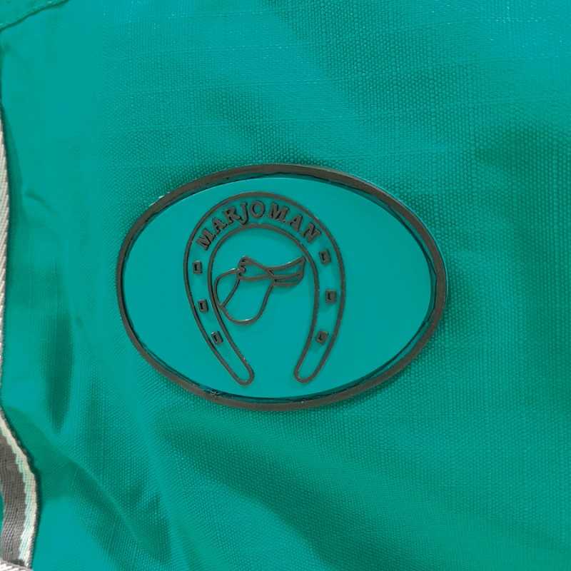 Logótipo MARJOMAN em tecido verde-turquesa