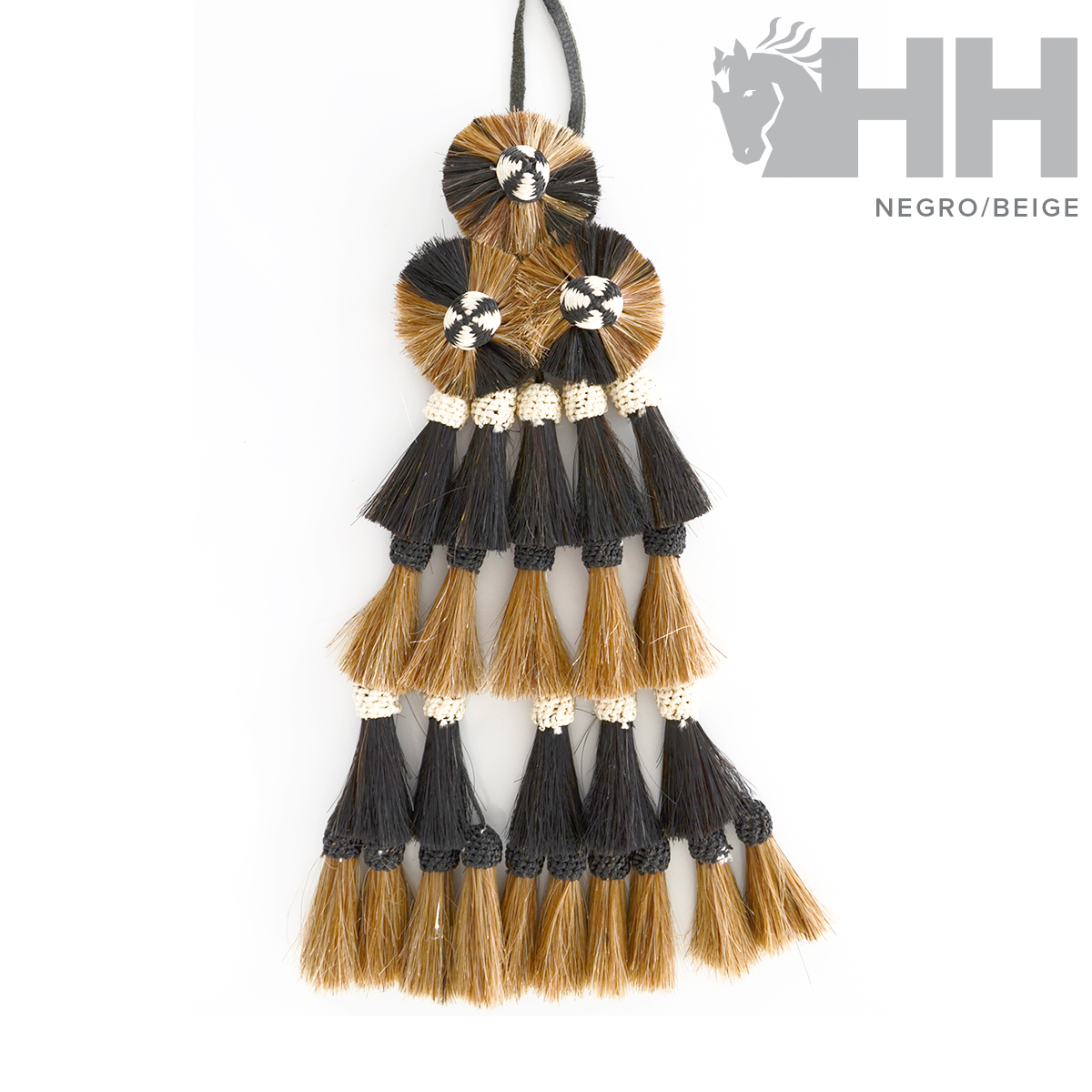 adereço decorativo pendurado de fibras naturais preto e bege com franjas