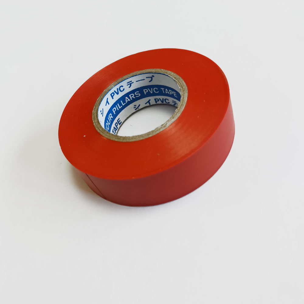 Rolo de fita isolante vermelha em PVC
