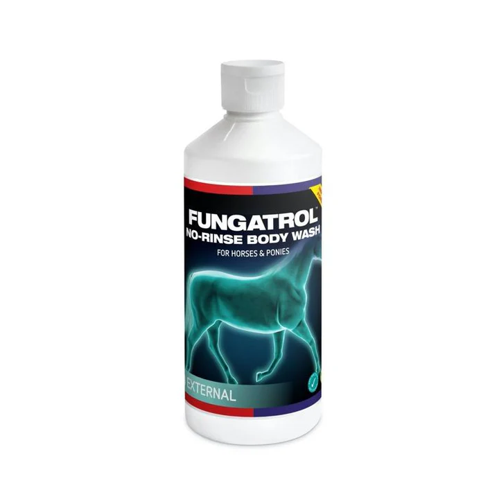 Frasco branco de FUNGATROL no-rinse body wash para cavalos e pónis