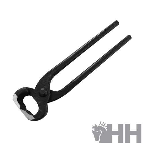 Alicates de ferro forjado pretos com alças longas em fundo branco