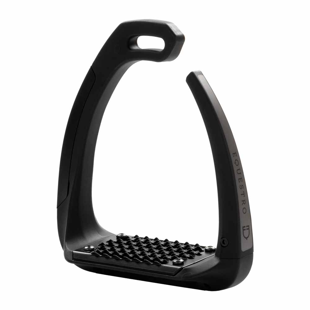 Estribo equestre preto com superfície antiderrapante e inscrição EQU ESTRO