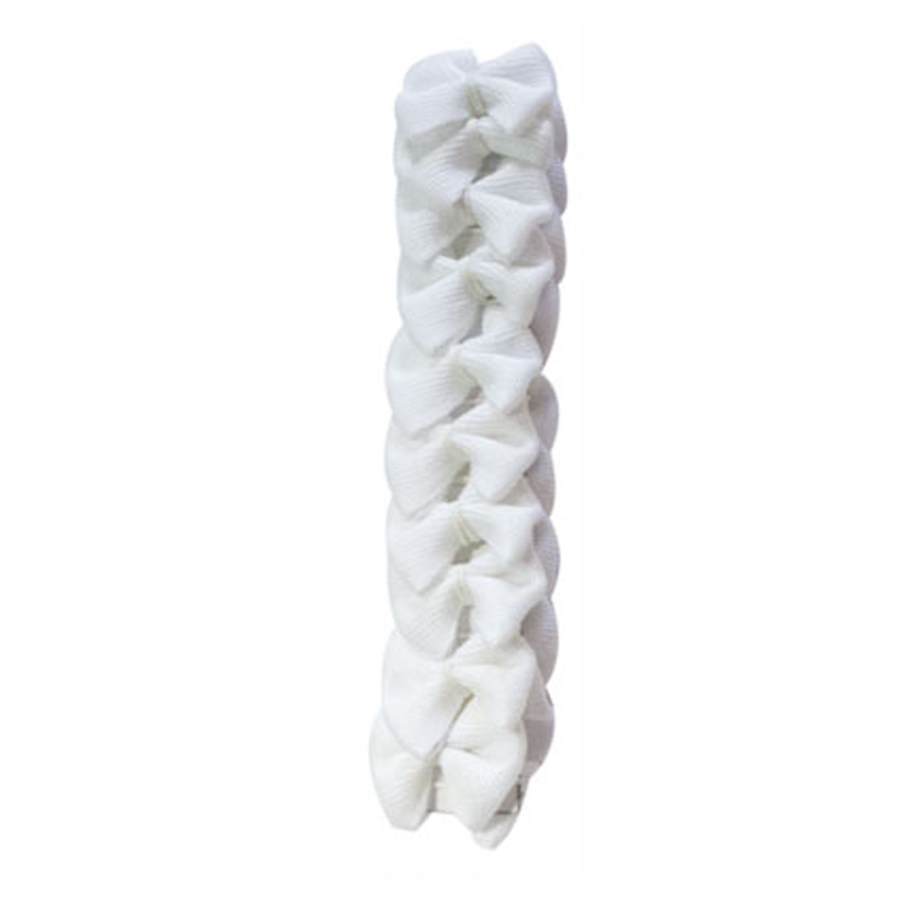 Elástico de cabelo branco com laços alinhados.