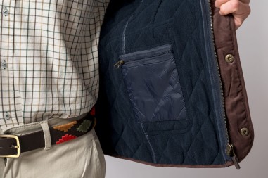 Casaco aberto com forro acolchoado azul-marinho e bolso interior com fecho