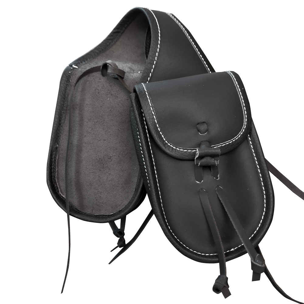Bolsas de pele preta com costuras brancas e tiras