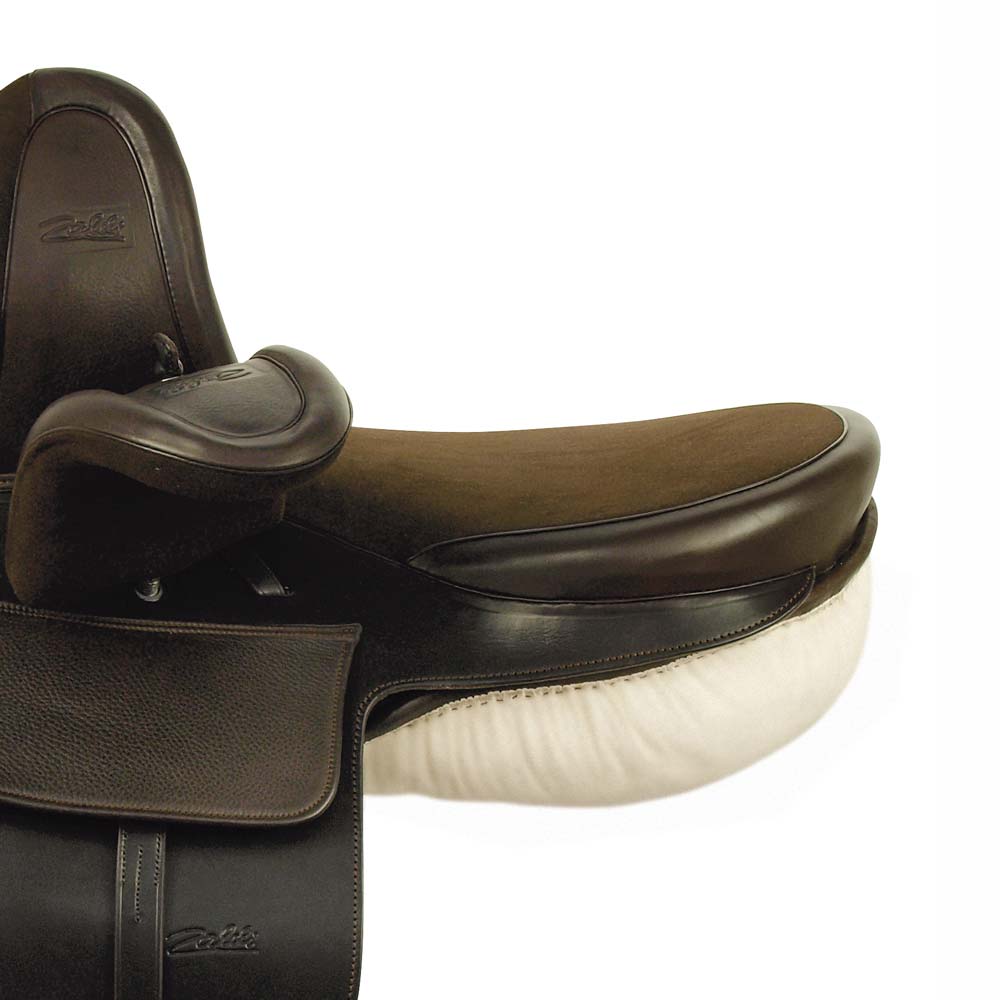 Sela de cavalo em pele preta e castanho com bolso lateral.