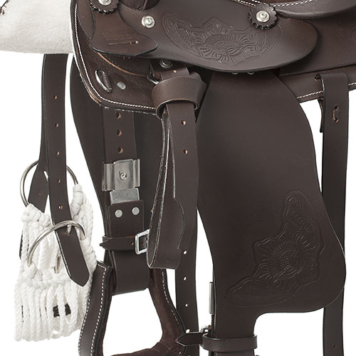Sela de equitação em couro castanho escuro com padrões gravados e corda branca
