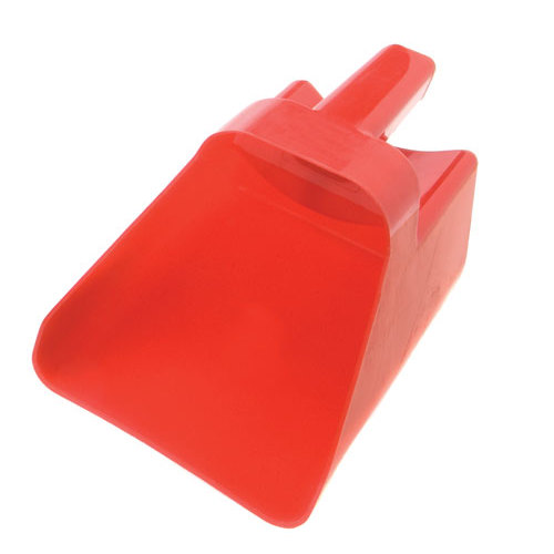 Pá de plástico vermelha com superfície lisa