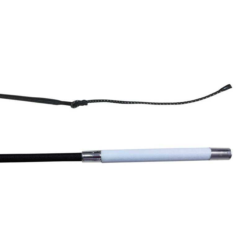 Chicote com pega branca, extremidades metálicas e cordão preto trançado