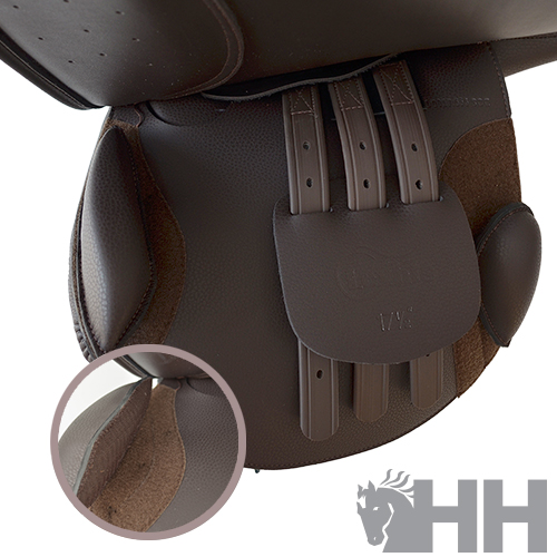 Sela de equitação castanha escura com tiras ajustáveis e detalhe em camurça