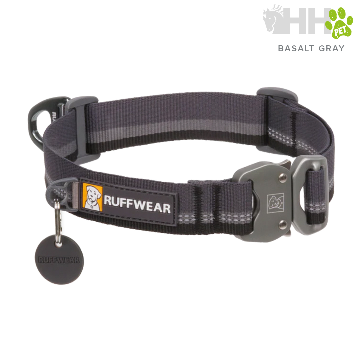 Coleira cinza escura para cão com fecho metálico e etiqueta redonda da marca RUFFWEAR