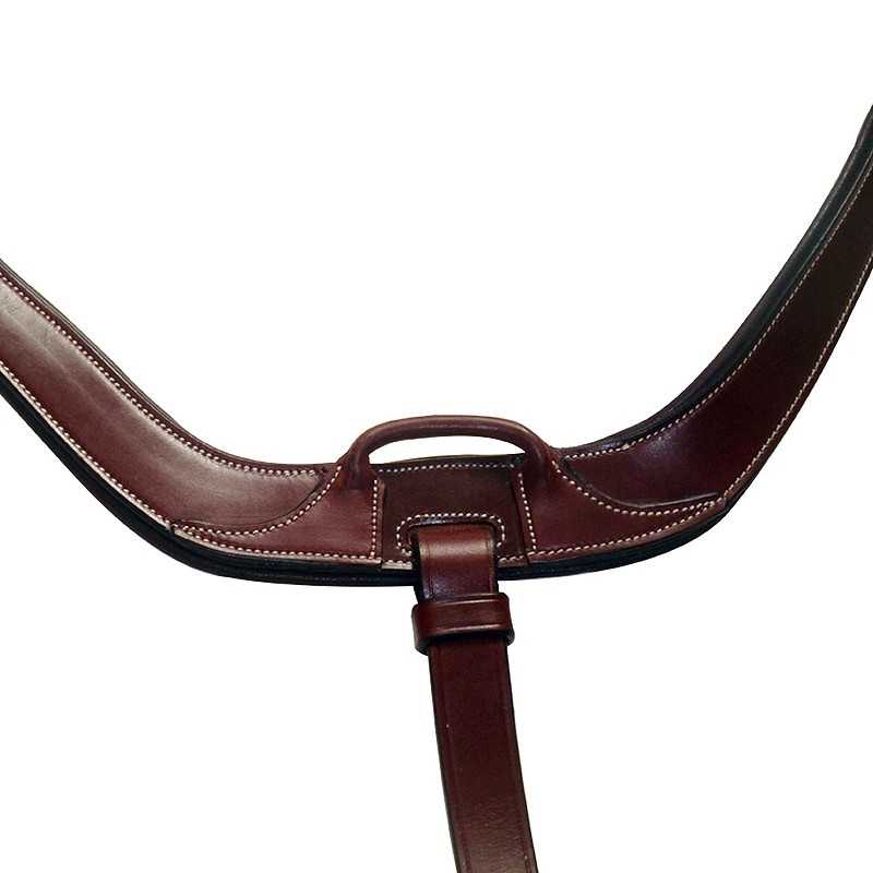 Correia de sela em couro castanho com costura branca em fundo branco