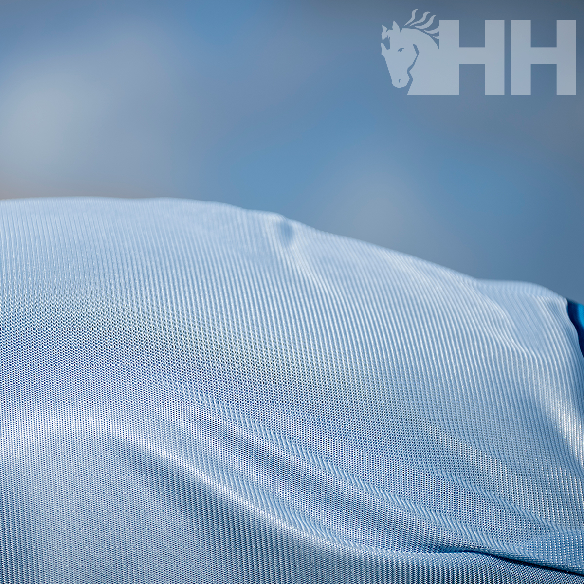 Tecido azul claro com logótipo de cavalo e letras 'HH'