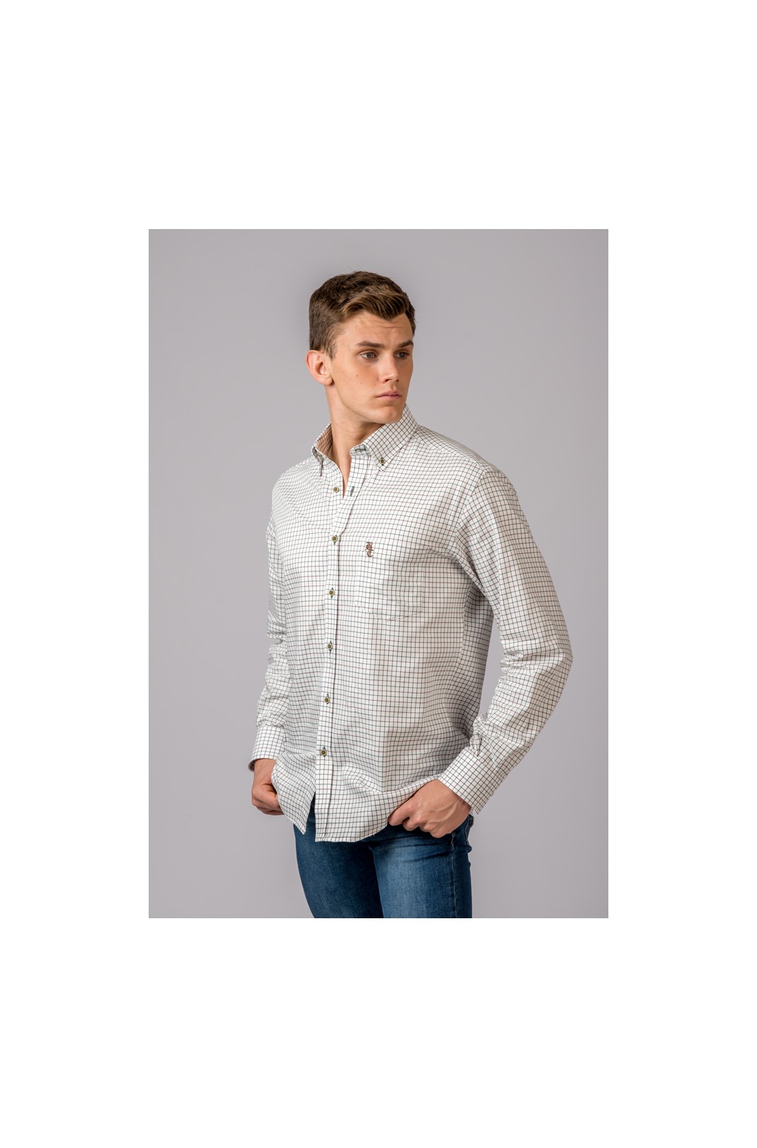 Camisa masculina de quadrículos cinza e branco com botão, vista frontal