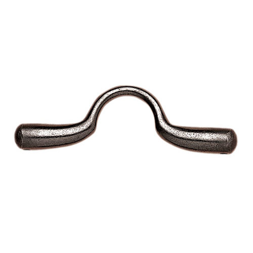 Manipulador metálico curvo prateado sobre fundo branco