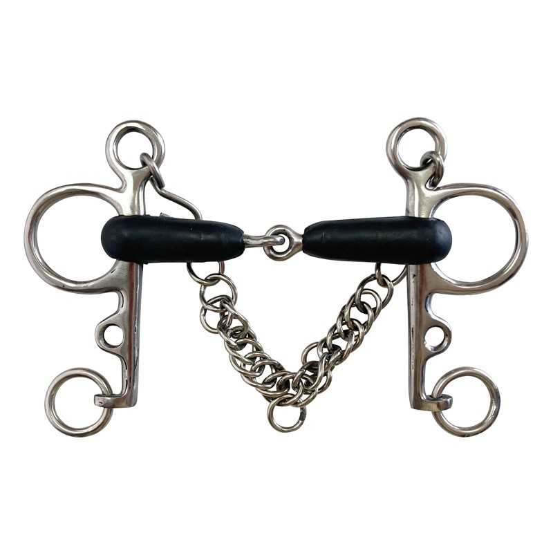 Freio de cavalo em metal prateado com bocais de borracha preta e corrente.