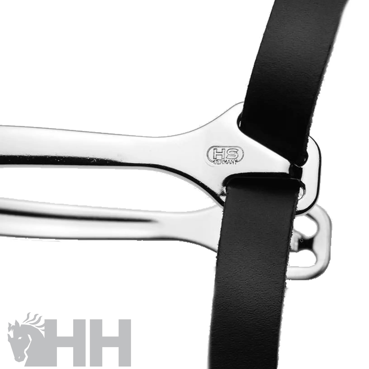 Espora metálica prateada com correia preta de couro e inscrição HS HEAVY