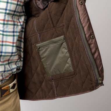 Interior acolchoado castanho de casaco com bolso verde-oliva com fecho