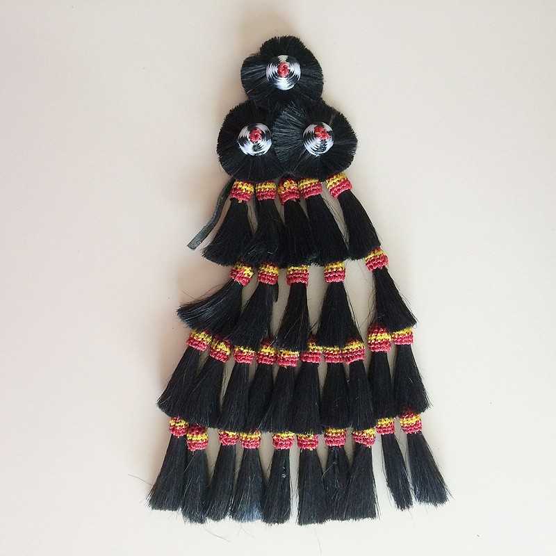 Encharpe ou cacho de cabelo sintético preto com laços e contas coloridas