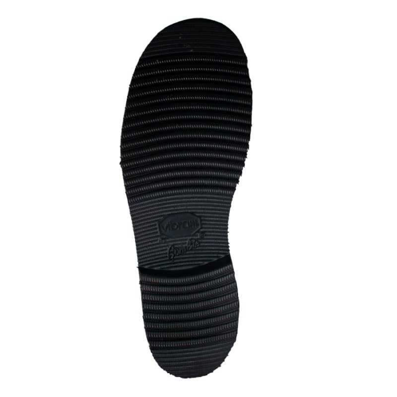 Sola de sapato preta com textura e marca Vibram