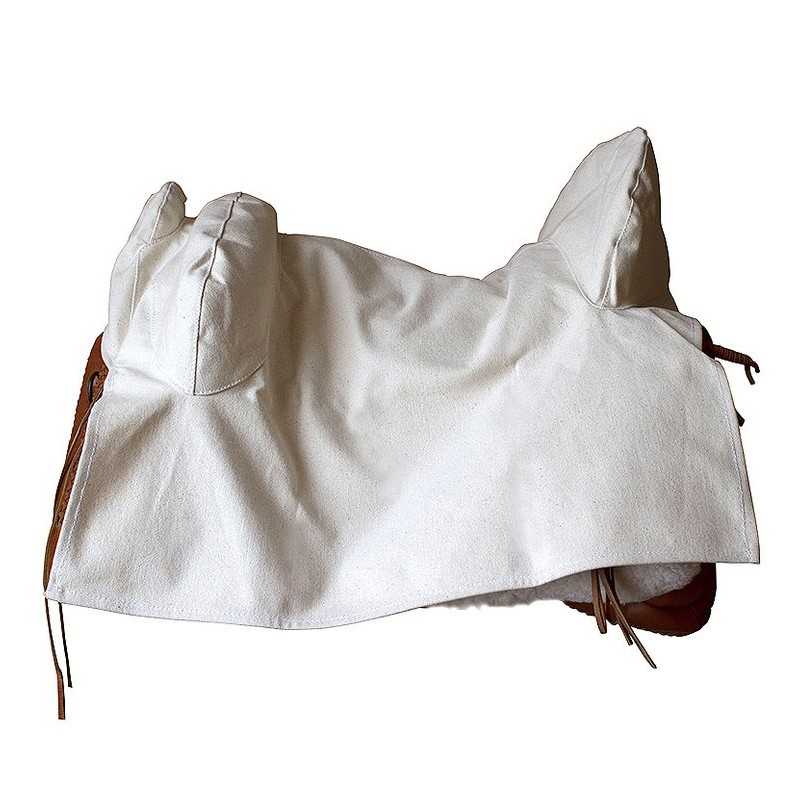 Sela branca com elevações acolchoadas e detalhes em couro castanho