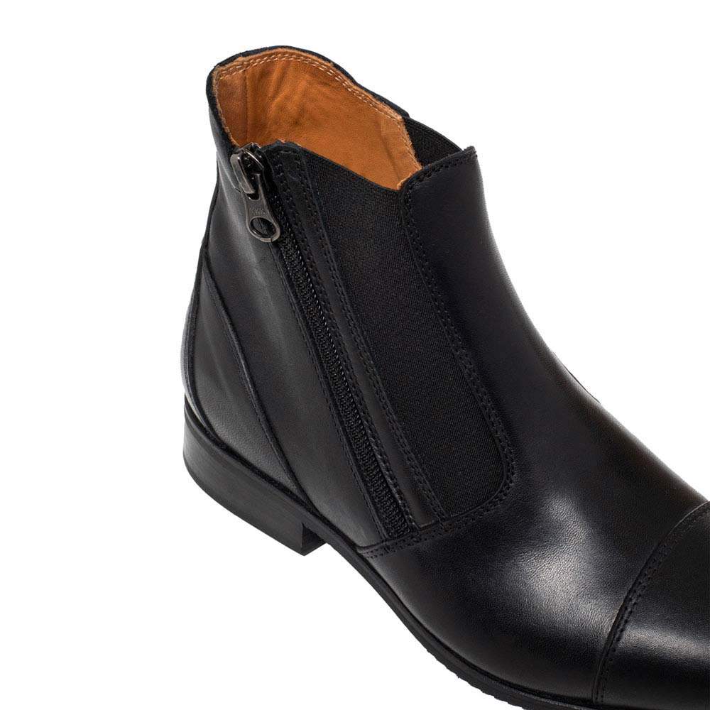 Botim masculino preto em pele com fecho de correr lateral
