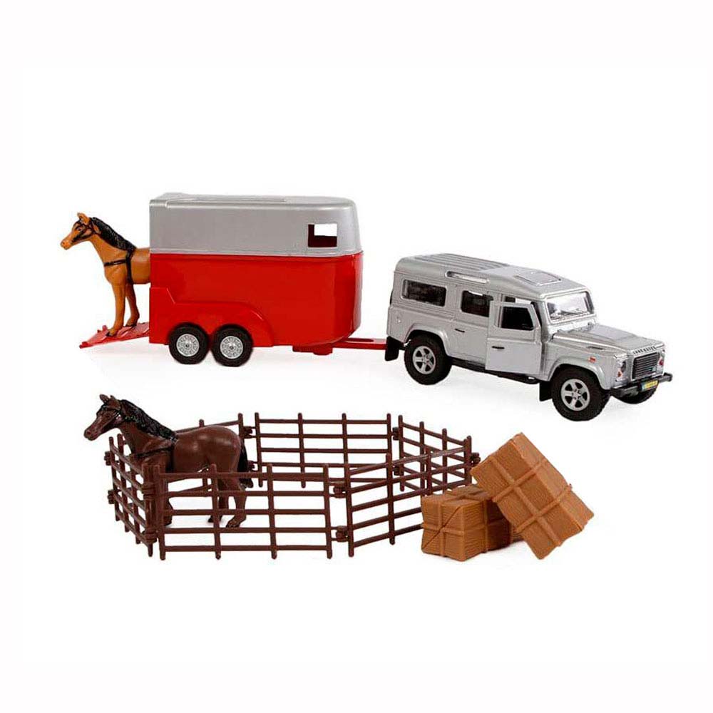 Brinquedo carrinha cinza com reboque vermelho e cinza, dois cavalos castanhos, cerca e caixas de brinquedo castanhas