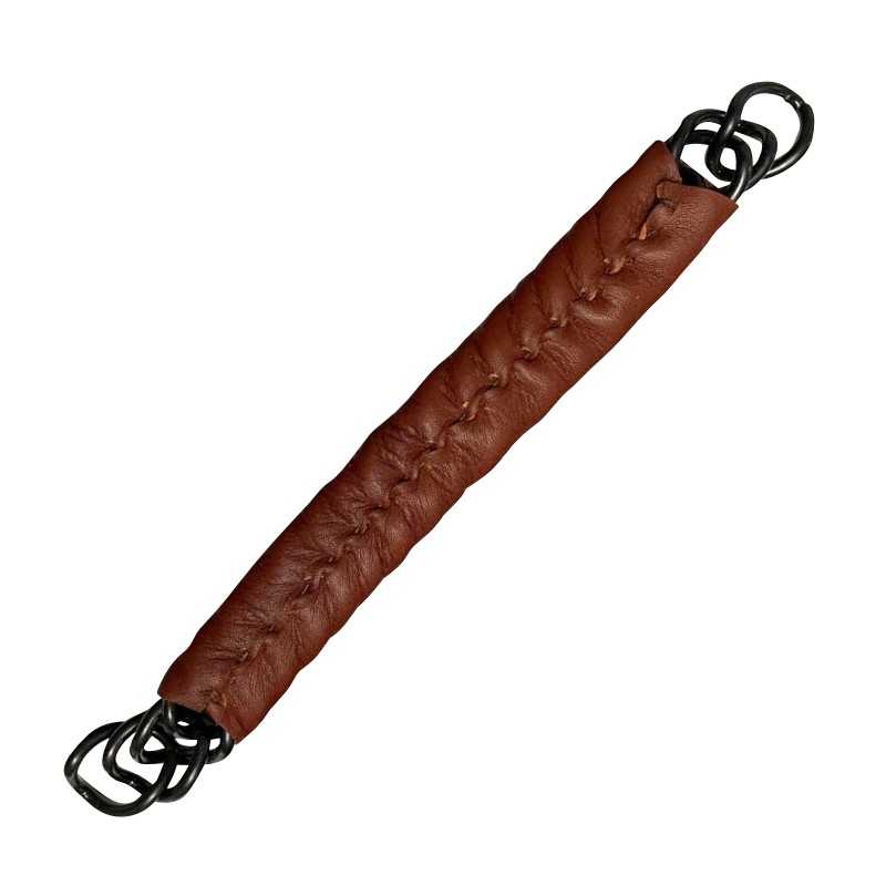 Pulseira trançada em pele castanha com fechos metálicos pretos